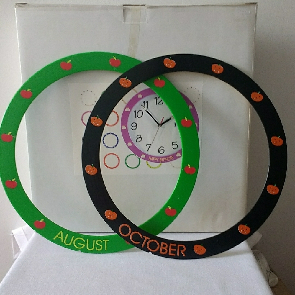 All Occasion Wall Clock With 8 Interchangeable Rings - Picture 7 of 10